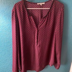 Lovely flowy top perfect for fall with trousers or jeans and boots. Size xl.